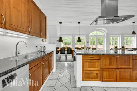 Køkkenet i luksushus nr. 677 er godt indrettet.