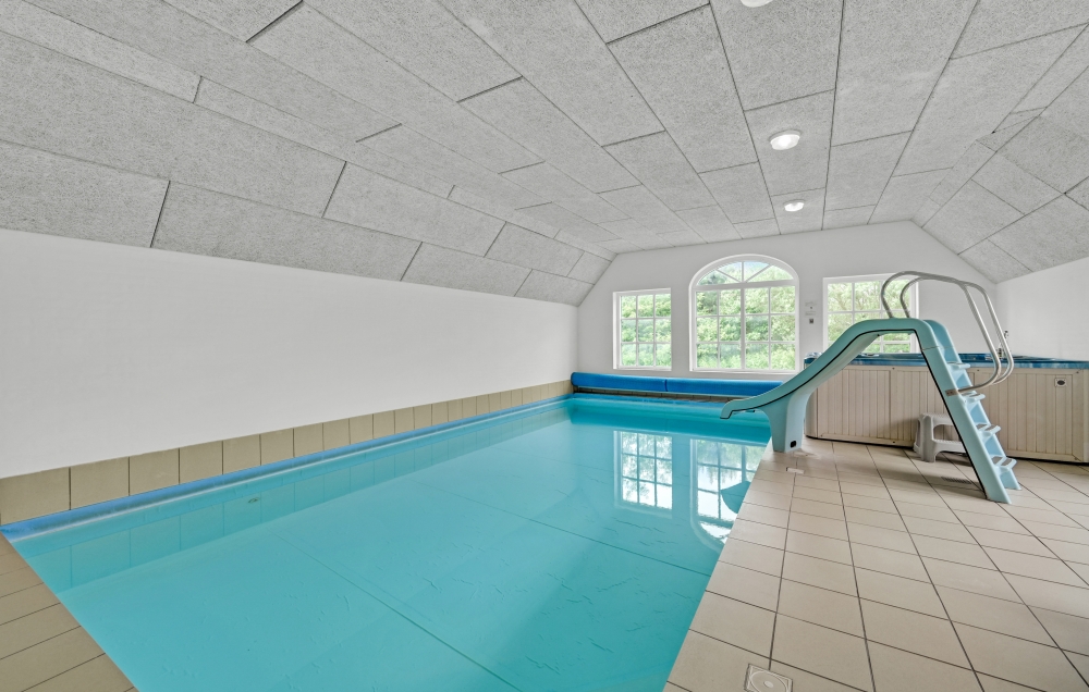 Den lækre pool i luksushuse nr. 677 til 16 personer