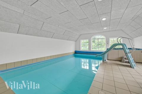 Den lækre pool i luksushuse nr. 677 til 16 personer