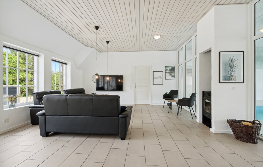 Sofaen i luksushus 678 i Vestjylland indbyder til brætspil eller at se en film sammen.