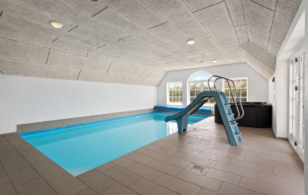 Den lækre pool i luksushuse nr. 678 til 16 personer