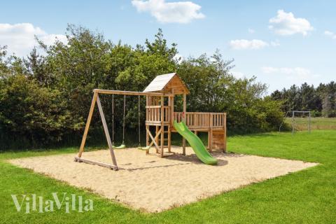 Ud over de mange timer, man kan bruge i husets pool-afdeling, så byder luksushus 678 også på mange udendørs aktiviteter