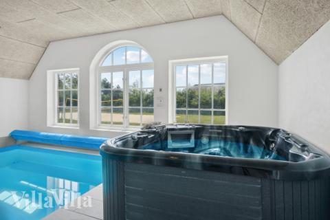 Nyd varmen i spaen i luksushus nr. 678 i Vestjylland