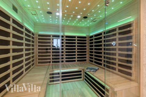 Nyd varmen i saunaen i luksushus nr. 679 til 22 personer