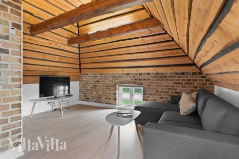 Der er mulighed for hygge i sommerhusets sofaarrangement, når I besøger luksushus nr. 679