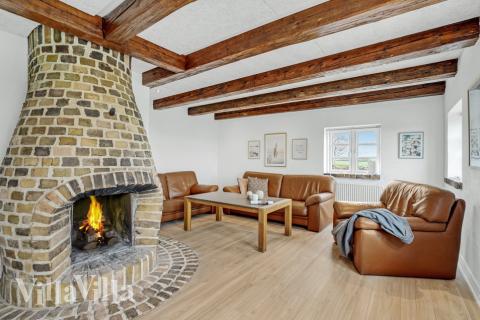 Sofaen i luksushus 679 i Vestjylland indbyder til brætspil eller at se en film sammen.