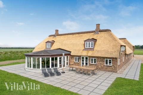 Dette skønne poolhus nr. 679 med plads til 22 personer ligger i Vestjylland