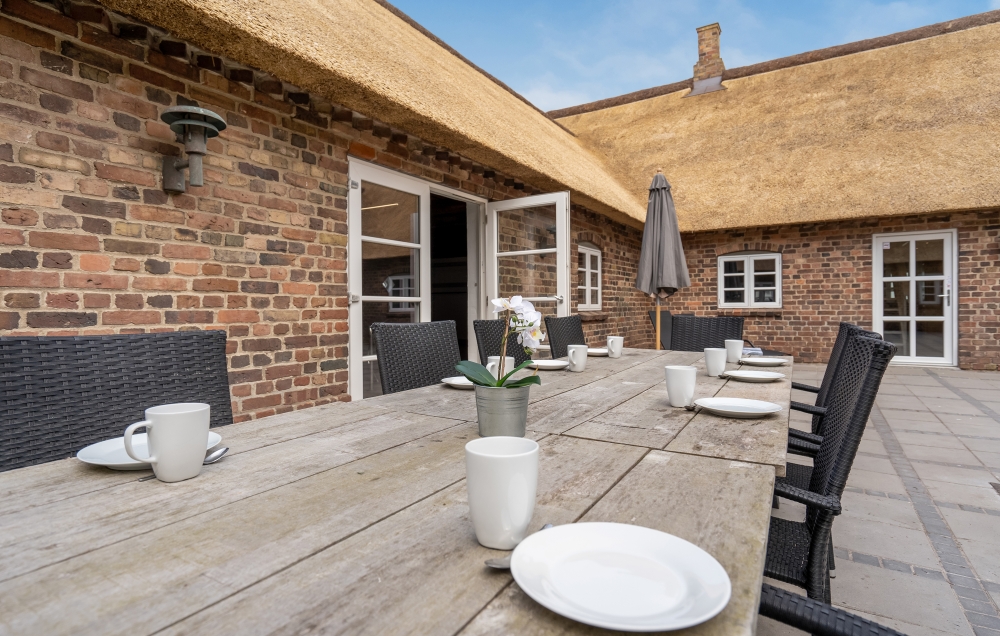 Luksushus nr. 679 har en dejlig terrasse med gode havemøbler til 22 personer.