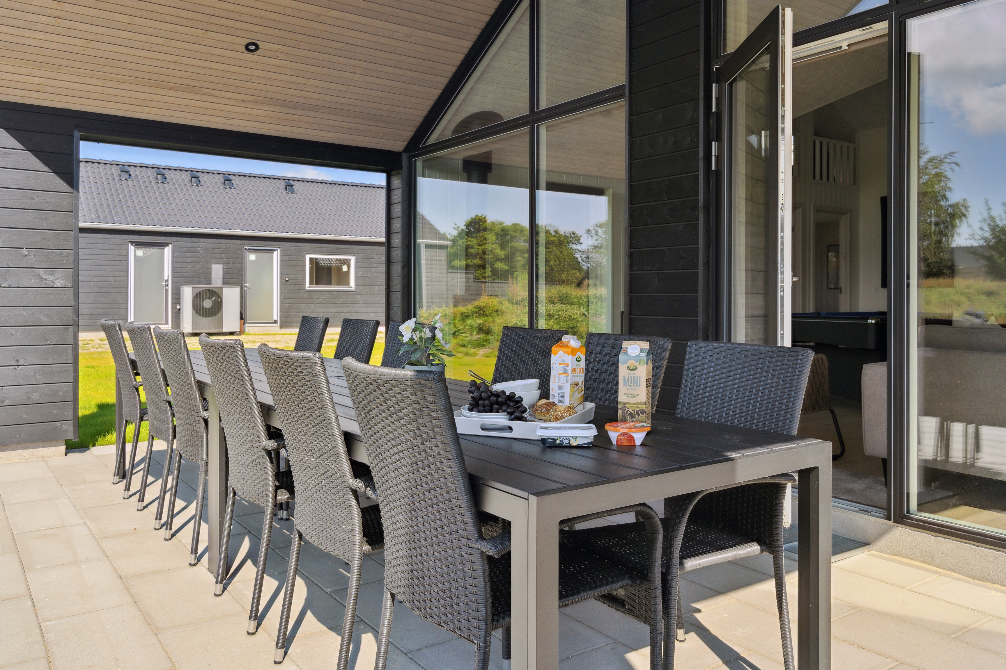 Nyd en grillaften på terrassen i luksushus nr. 806 i Østjylland