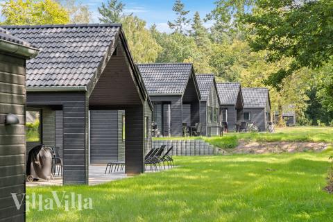 Dette skønne poolhus nr. 810 med plads til 18 personer ligger i Østjylland