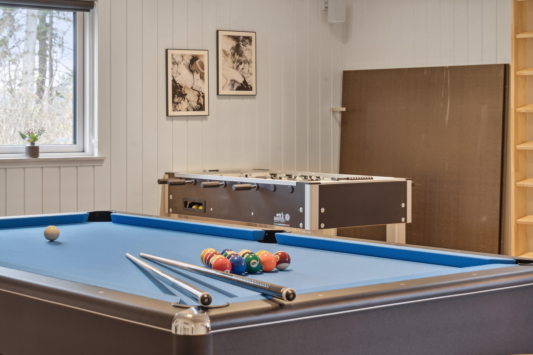 Luksushus 647 til 14 personer byder på et stort aktivitetsrum med bl.a. billard og dart