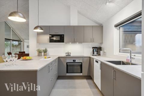 Køkkenet i luksushus nr. 647 er godt indrettet.