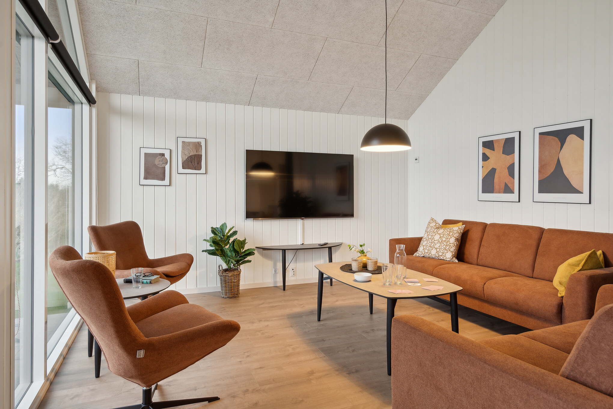 Der er mulighed for hygge i sommerhusets sofaarrangement, når I besøger luksushus nr. 647