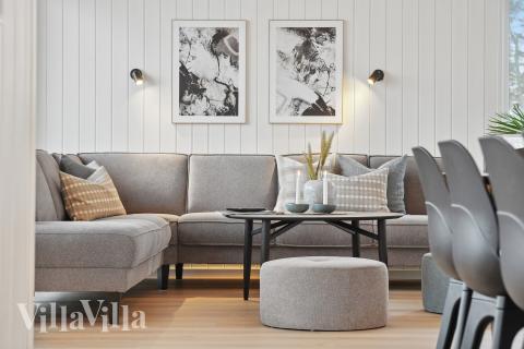 Sofaen i luksushus 630 i Fyn og øer indbyder til brætspil eller at se en film sammen.