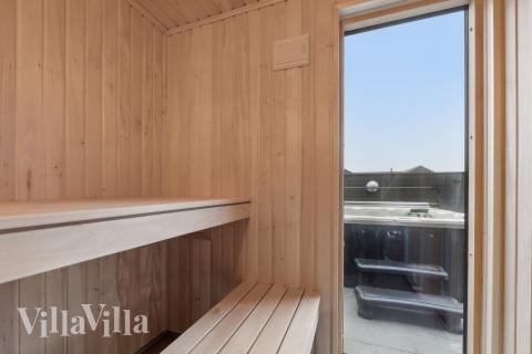 Nyd varmen i saunaen i luksushus nr. 630 til 16 personer