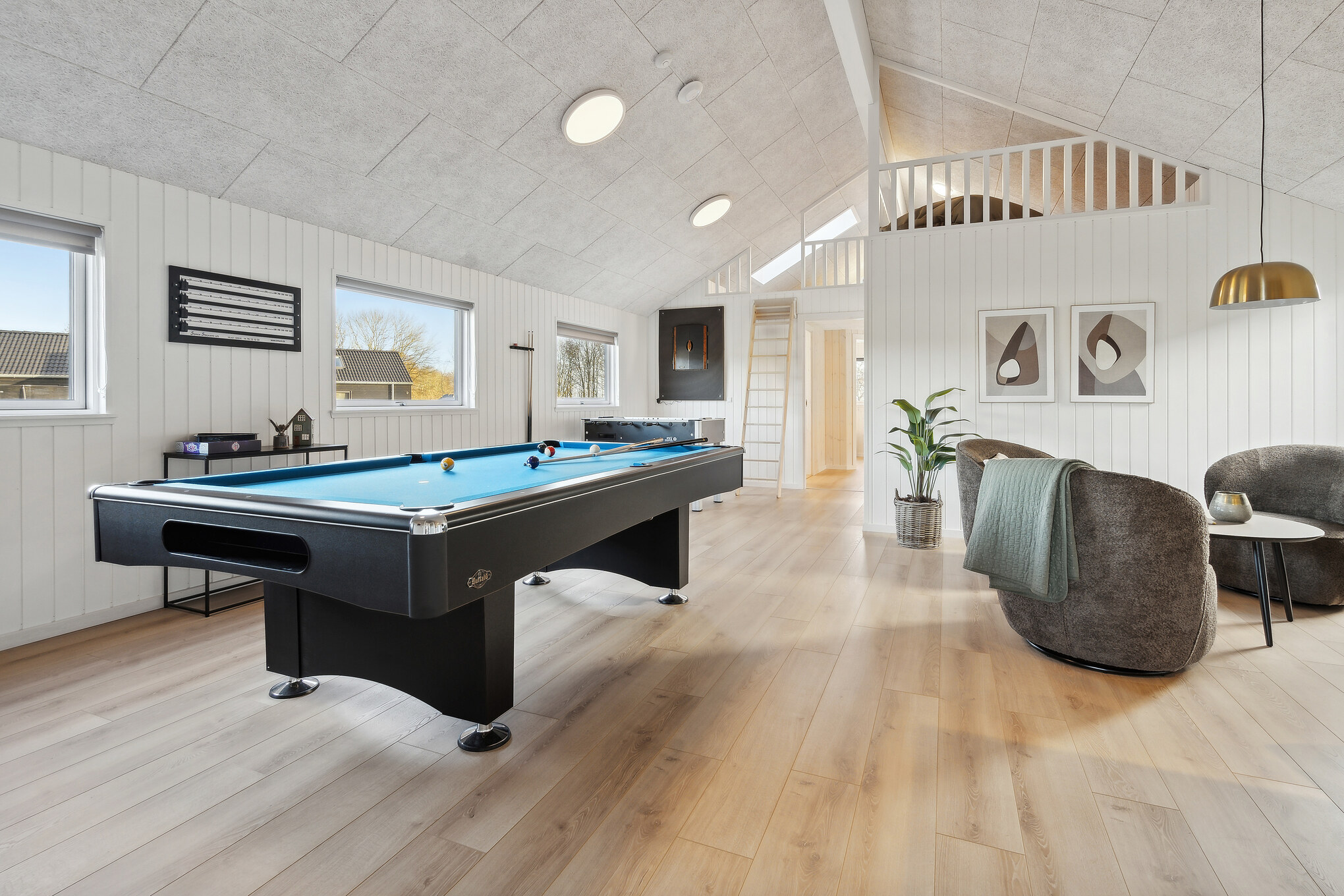 Ud over de mange timer, man kan bruge i husets pool-afdeling, så byder luksushus 662 også på billard/bordtennis og dart