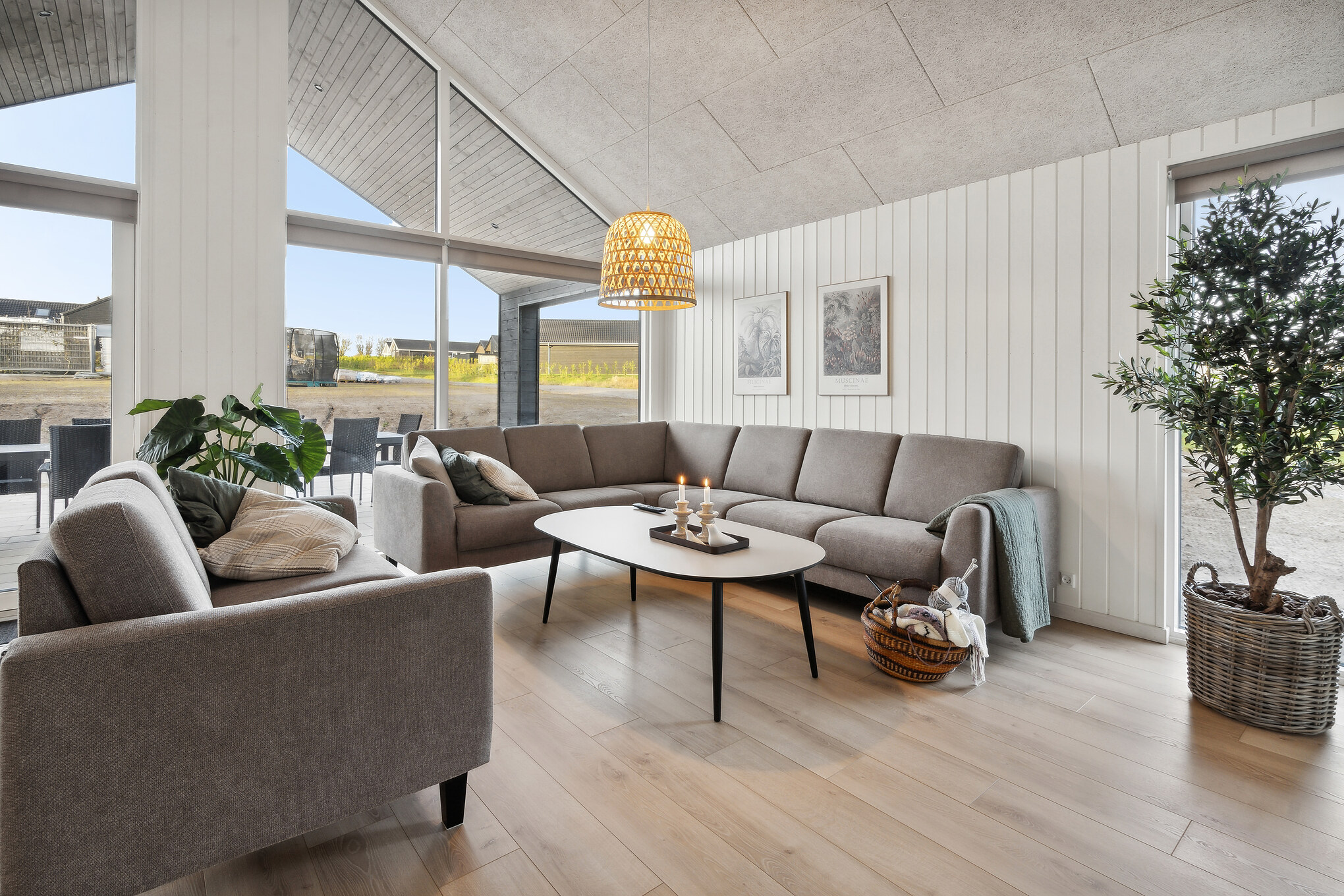 Sofaen i luksushus 662 i Sydjylland indbyder til brætspil eller at se en film sammen.