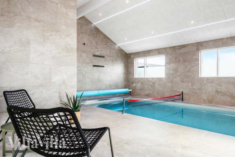 Den lækre pool i luksushuse nr. 682 til 18 personer