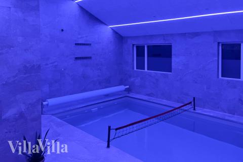 Tag en dukkert i poolen i luksushus nr. 682 i Nordjylland.