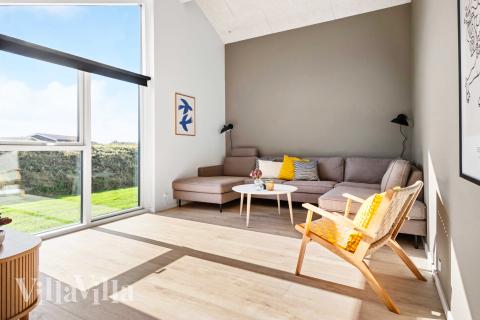 Sofahjørnet i luksushus 682 i Nordjylland.