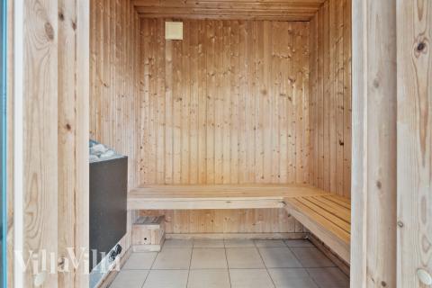 Nyd varmen i saunaen i luksushus nr. 220 til 20 personer