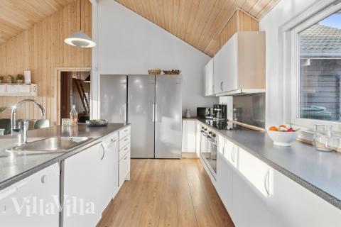 Køkkenet i luksushus nr. 220 er udstyrret, så I let kan lave mad til 20 personer.