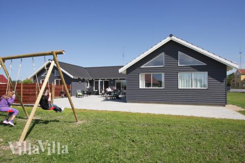 Flot sommerhus nr. 220 med god plads til op til 20 personer