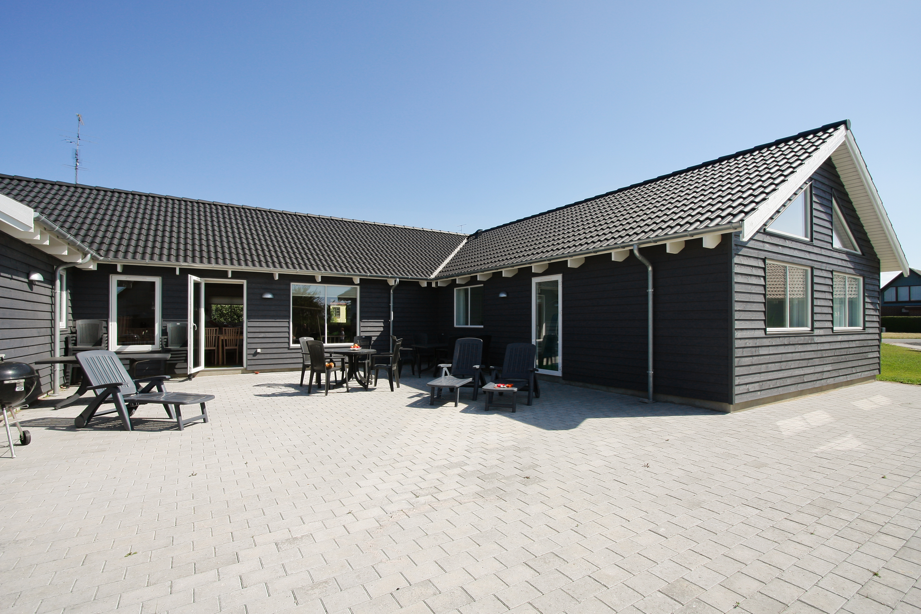 Nyd en grillaften på terrassen i luksushus nr. 220 i Fyn og øer