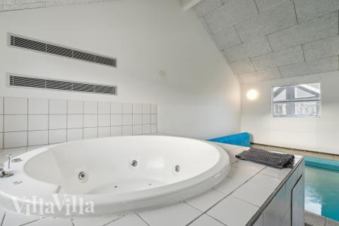 Nyd varmen i spaen i luksushus nr. 221 i Fyn og øer