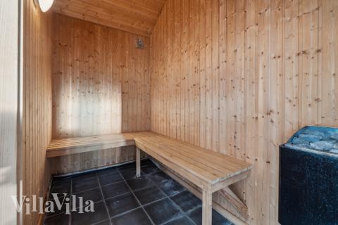 Nyd varmen i saunaen i luksushus nr. 221 til 16 personer