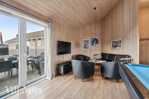 Luksushus 221 til 16 personer byder på et stort aktivitetsrum med bl.a. billard og dart