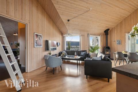 Sofahjørnet i luksushus 221 i Fyn og øer.