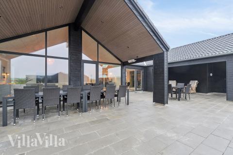 Luksushus nr. 630 har en dejlig terrasse med gode havemøbler til 16 personer.