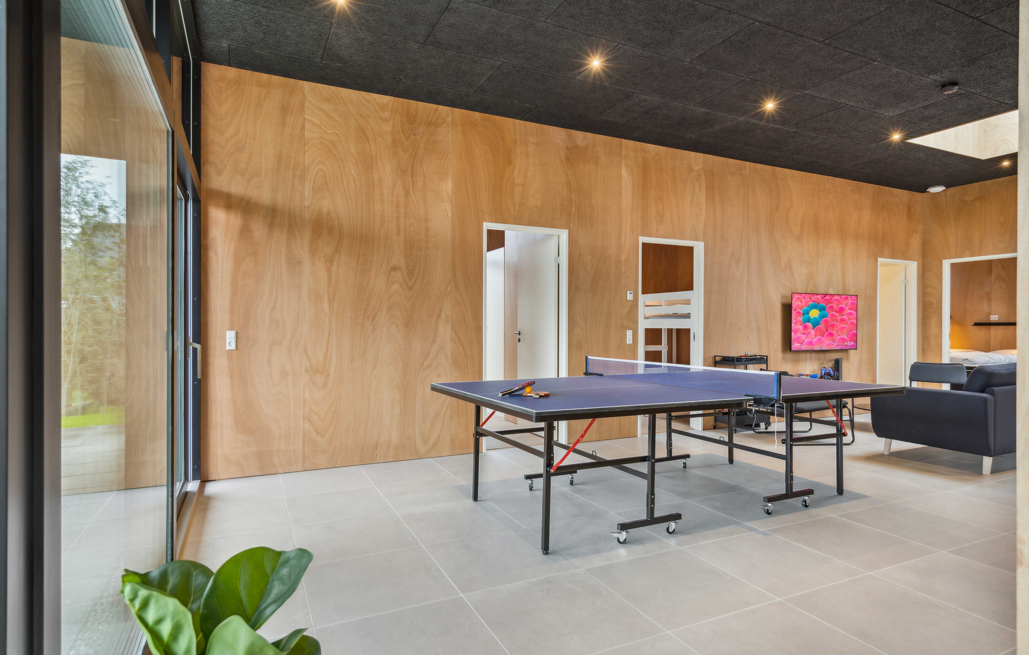 Ud over de mange timer, man kan bruge i husets pool-afdeling, så byder luksushus 684 også på billard/bordtennis og dart