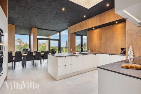 Køkkenet i luksushus nr. 684 er godt indrettet.