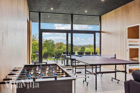 Aktivitetsrum i luksushus nr. 684 med 7 soveværelser og plads til 18 personer.