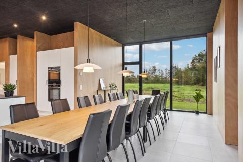 Det store lyse opholdrum i luksushus nr. 684 til 18.