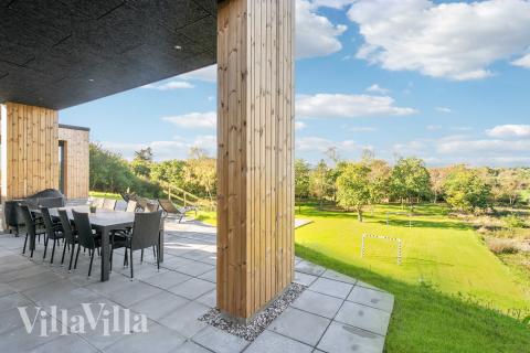 Luksushus nr. 684 har en dejlig terrasse med gode havemøbler til 18 personer.