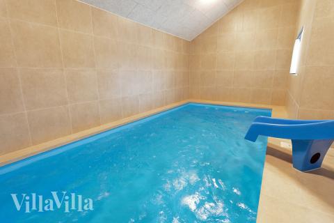 Sommerhus 662 er indrettet med en lækker poolafdeling med vandrutsjebane, dejlig stor indbygget spabad og sauna