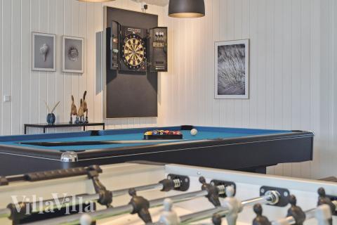 Dyst i sommerhusets aktivitetsrum, når I besøger luksushus nr. 652 i Nordjylland.