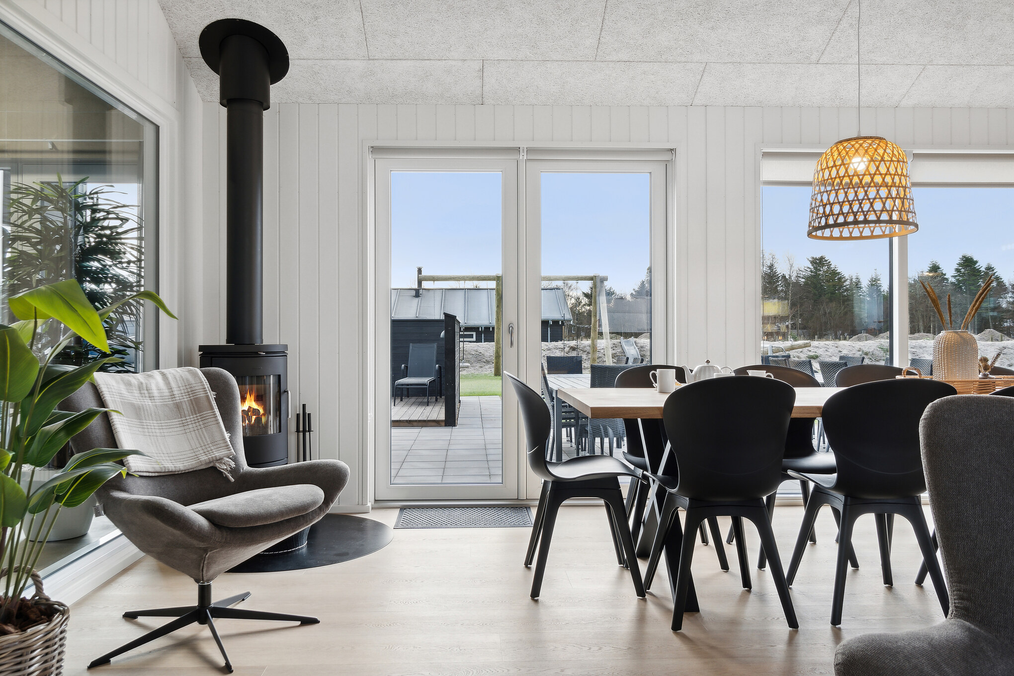 Sofaen i luksushus 652 i Nordjylland indbyder til brætspil eller at se en film sammen.