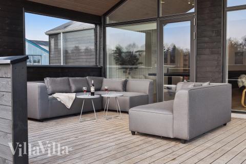Luksushus nr. 652 har en dejlig terrasse med gode havemøbler til 20 personer.