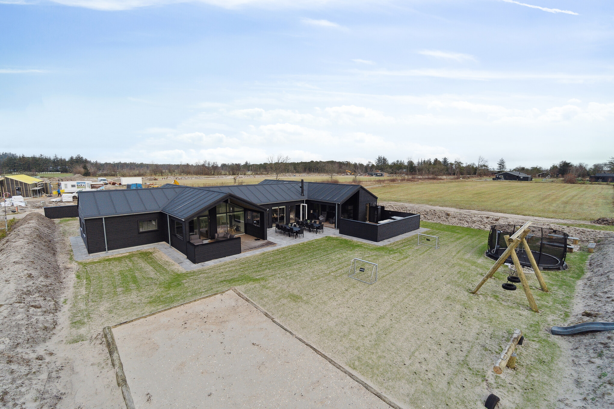 Ude-aktiviteter omkring sommerhus nr. 652.