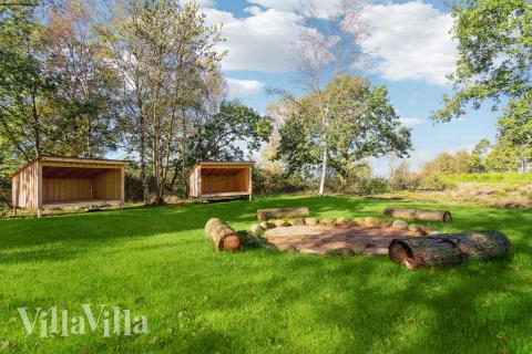 Ud over de mange timer, man kan bruge i husets pool-afdeling, så byder luksushus 684 også på mange udendørs aktiviteter