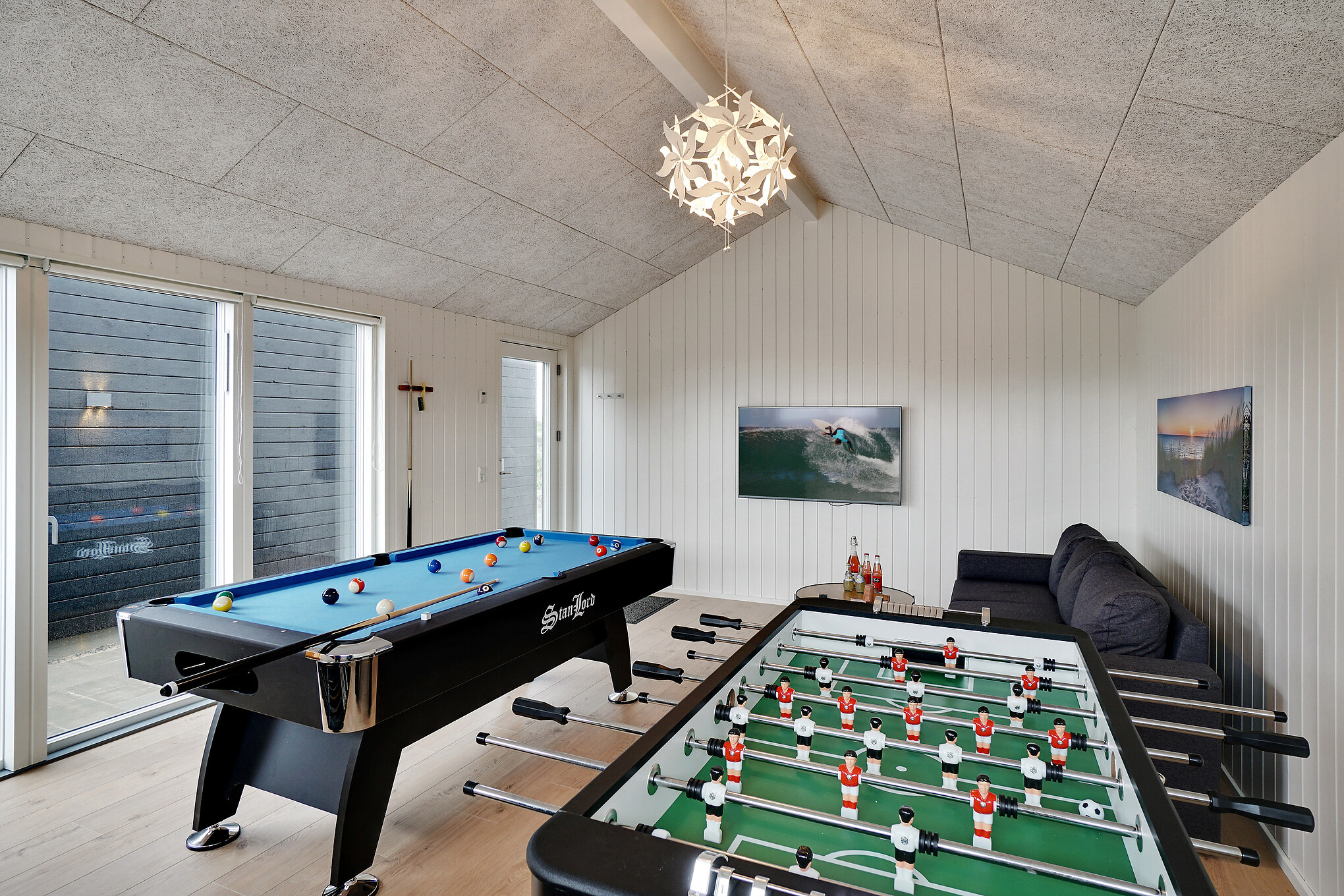 Ud over de mange timer, man kan bruge i husets pool-afdeling, så byder luksushus 669 også på billard/bordtennis og dart