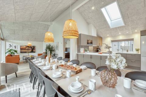 Det store lyse opholdrum i luksushus nr. 770 til 14.