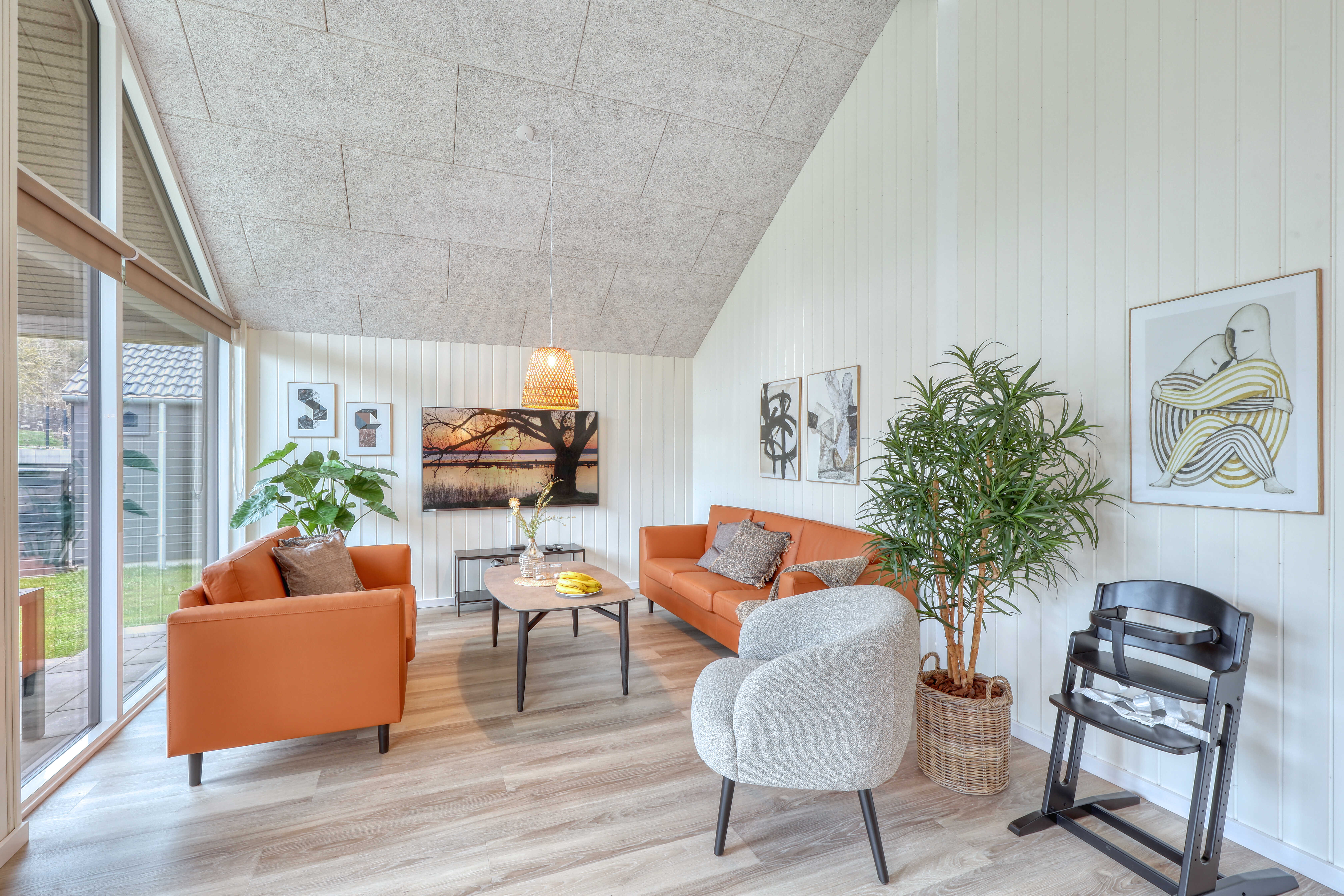 Sofaen i luksushus 770 i Tyskland indbyder til brætspil eller at se en film sammen.