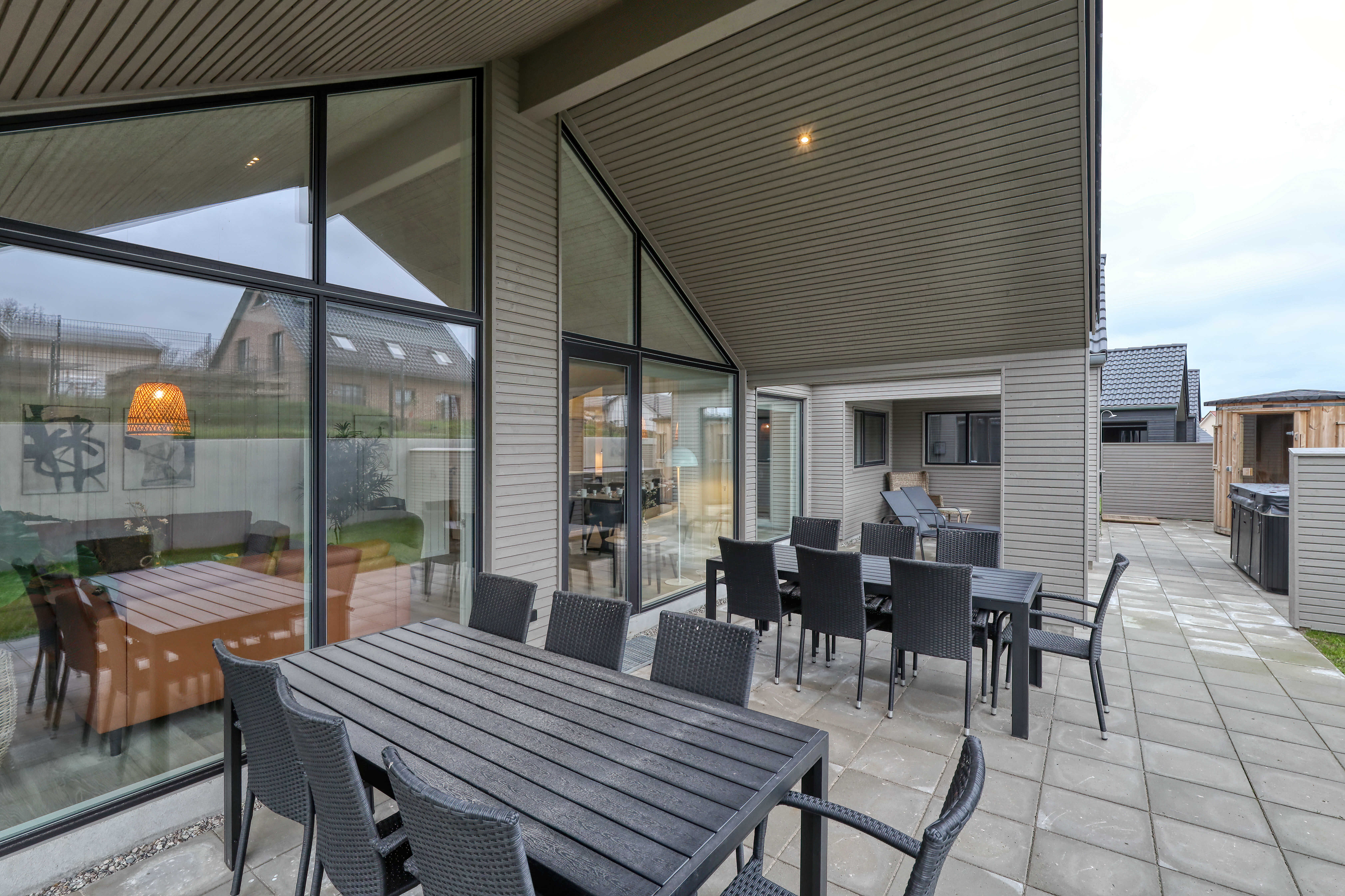 Luksushus nr. 770 har en dejlig terrasse med gode havemøbler til 14 personer.