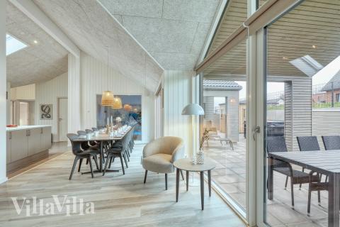 Det store lyse opholdrum i luksushus nr. 769 til 14.