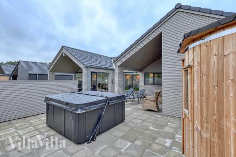 Nyd en grillaften på terrassen i luksushus nr. 769 i Tyskland